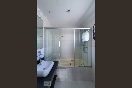 Banheiro da suíte de apartamento à venda com 3 quartos, 135m² em Aclimação, São Paulo