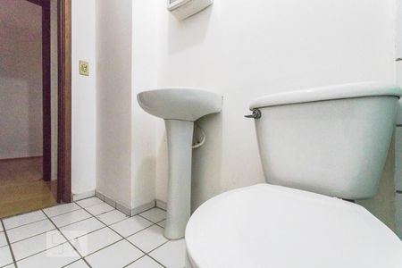 Banheiro de apartamento para alugar com 2 quartos, 60m² em Vila Mogilar, Mogi das Cruzes