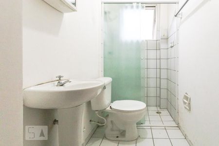 Banheiro de apartamento para alugar com 2 quartos, 60m² em Vila Mogilar, Mogi das Cruzes