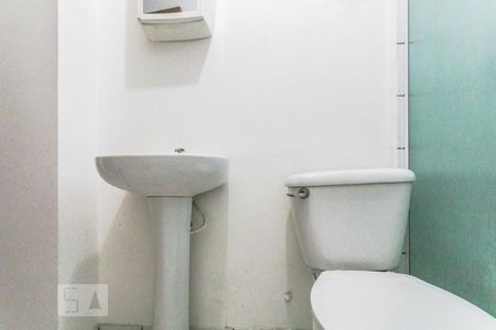 Banheiro de apartamento para alugar com 2 quartos, 60m² em Vila Mogilar, Mogi das Cruzes