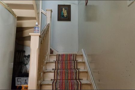 Casa à venda com 240m², 3 quartos e 5 vagasEscada