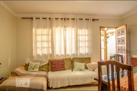 Sala de casa à venda com 3 quartos, 128m² em Parque Maria Domitila, São Paulo