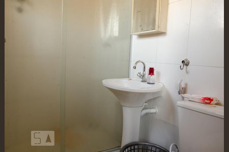 Banheiro da Suíte 2 de casa à venda com 3 quartos, 128m² em Parque Maria Domitila, São Paulo