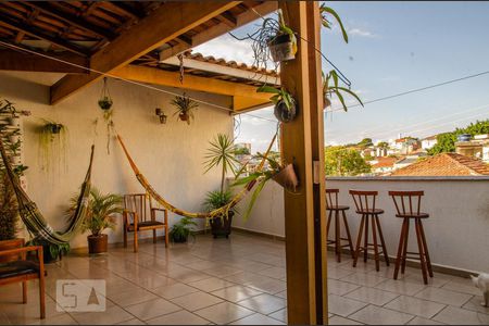 Casa à venda com 128m², 3 quartos e 4 vagasQuintal