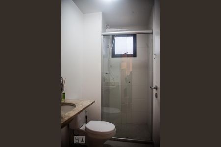 Banheiro de kitnet/studio para alugar com 1 quarto, 27m² em Centro, São Paulo