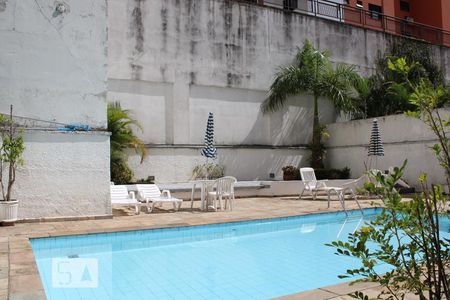 Apartamento para alugar com 240m², 4 quartos e 2 vagasÁrea comum - Piscina