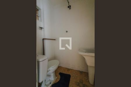 banheiro de kitnet/studio para alugar com 1 quarto, 31m² em Liberdade, São Paulo