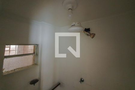 banheiro de kitnet/studio para alugar com 1 quarto, 31m² em Liberdade, São Paulo