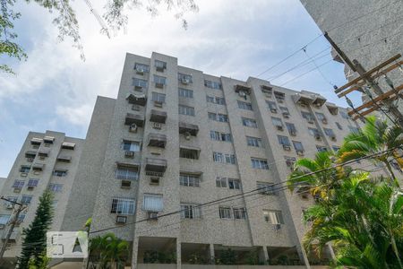 Apartamento à venda com 62m², 2 quartos e 1 vaga Apartamento à venda com 62m², 2 quartos e 1 vagaFachada