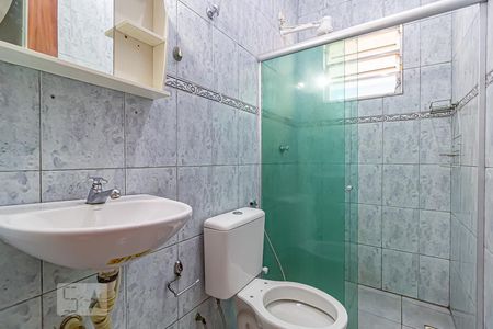 Banheiro de kitnet/studio para alugar com 1 quarto, 30m² em Taquara, Rio de Janeiro