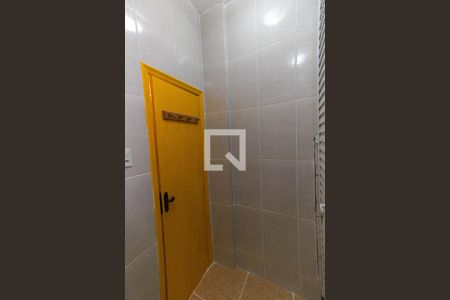 Banheiro de kitnet/studio para alugar com 1 quarto, 18m² em Centro, Niterói