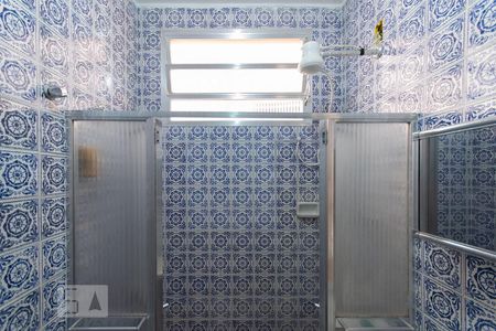 Banheiro de kitnet/studio para alugar com 1 quarto, 30m² em Tijuca, Rio de Janeiro