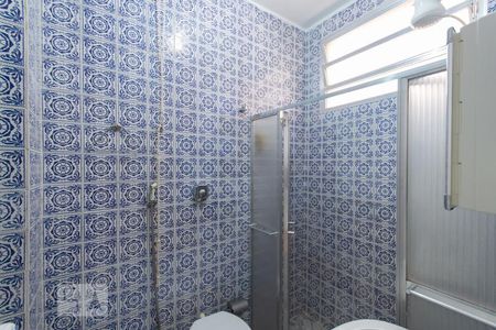 Banheiro de kitnet/studio para alugar com 1 quarto, 30m² em Tijuca, Rio de Janeiro