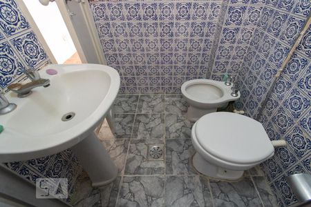 Banheiro de kitnet/studio para alugar com 1 quarto, 30m² em Tijuca, Rio de Janeiro