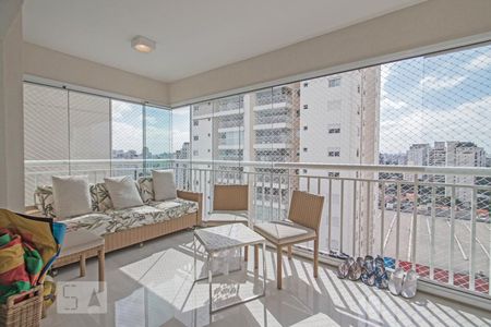 Apartamento à venda com 125m², 3 quartos e 2 vagasVaranda