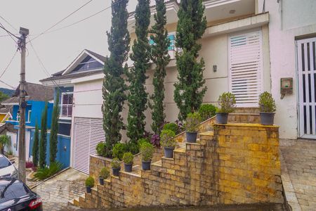 Casa de condomínio à venda com 330m², 3 quartos e 3 vagasFachada