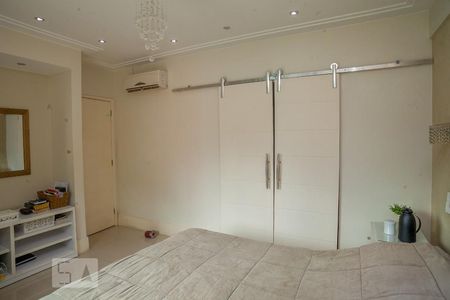 Casa de condomínio à venda com 330m², 3 quartos e 3 vagasSuíte 1