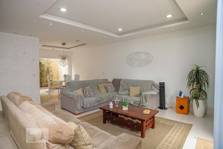 Sala de Estar de casa de condomínio à venda com 3 quartos, 330m² em Taquara, Rio de Janeiro