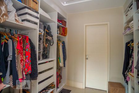 Casa de condomínio à venda com 330m², 3 quartos e 3 vagasCloset da Suíte 1