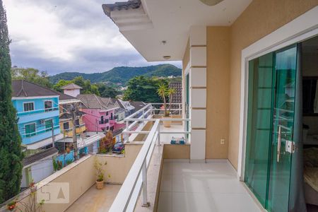 Casa de condomínio à venda com 330m², 3 quartos e 3 vagasVanda da Suíte 1