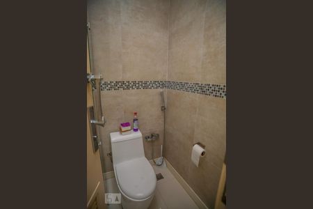 Casa de condomínio à venda com 330m², 3 quartos e 3 vagasLavabo