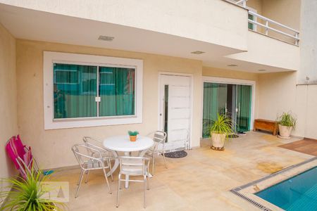 Casa de condomínio à venda com 330m², 3 quartos e 3 vagasPiscina