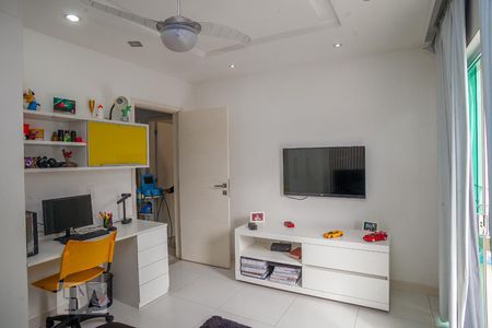 Casa de condomínio à venda com 330m², 3 quartos e 3 vagasQuarto 1