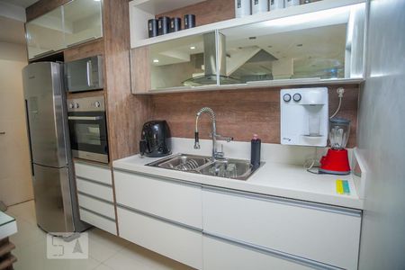 Casa de condomínio à venda com 330m², 3 quartos e 3 vagasCozinha gourmet