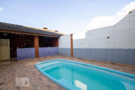 Casa à venda com 175m², 4 quartos e 3 vagas Casa à venda com 175m², 4 quartos e 3 vagasPiscina