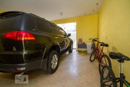 Casa à venda com 175m², 4 quartos e 3 vagas Casa à venda com 175m², 4 quartos e 3 vagasGaragem