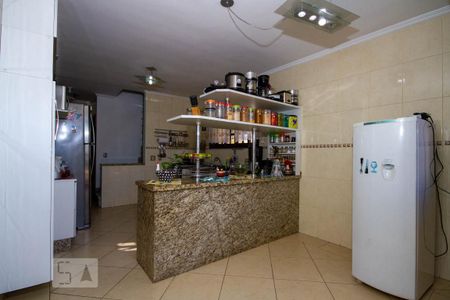 Casa à venda com 175m², 4 quartos e 3 vagas Casa à venda com 175m², 4 quartos e 3 vagasCozinha