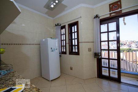 Casa à venda com 175m², 4 quartos e 3 vagas Casa à venda com 175m², 4 quartos e 3 vagasCozinha