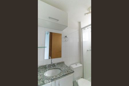 Banheiro de kitnet/studio para alugar com 1 quarto, 32m² em Centro, Curitiba