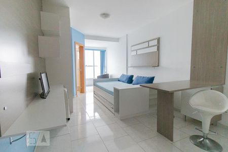 Sala de kitnet/studio para alugar com 1 quarto, 32m² em Centro, Curitiba