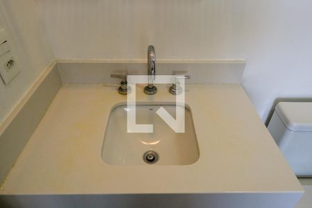 Banheiro - torneira de apartamento para alugar com 1 quarto, 30m² em Pinheiros, São Paulo