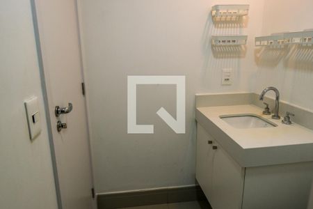 Banheiro de apartamento para alugar com 1 quarto, 30m² em Pinheiros, São Paulo