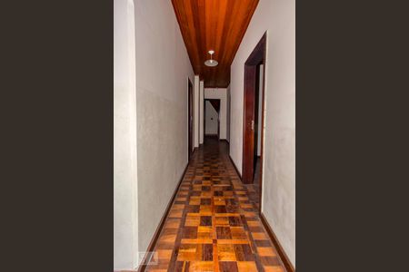 Casa para alugar com 300m², 5 quartos e 4 vagasCorredor do 2º Andar