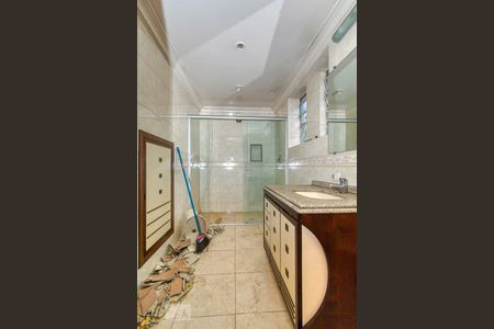 Casa para alugar com 300m², 5 quartos e 4 vagasBanheiro da Suíte