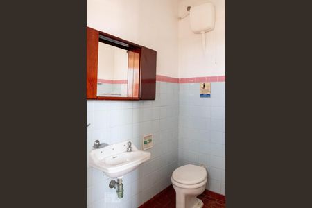 Casa para alugar com 110m², 5 quartos e 1 vaga Casa para alugar com 110m², 5 quartos e 1 vagaBanheiro 2