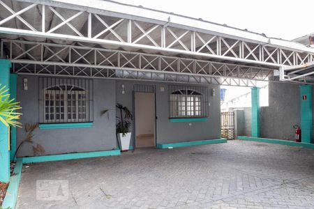 Casa para alugar com 110m², 5 quartos e 1 vaga Casa para alugar com 110m², 5 quartos e 1 vagaFachada e Garagem