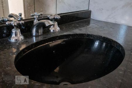 Casa para alugar com 110m², 5 quartos e 1 vaga Casa para alugar com 110m², 5 quartos e 1 vagaBanheiro 1