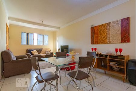 Casa para alugar com 114m², 3 quartos e 2 vagas Casa para alugar com 114m², 3 quartos e 2 vagasSala