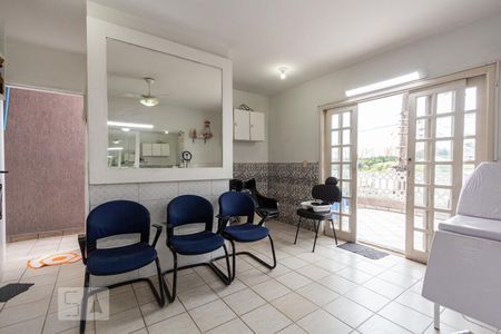 Casa à venda com 246m², 4 quartos e 2 vagasQuarto de Serviço