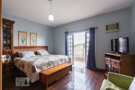 Casa à venda com 246m², 4 quartos e 2 vagasSuíte