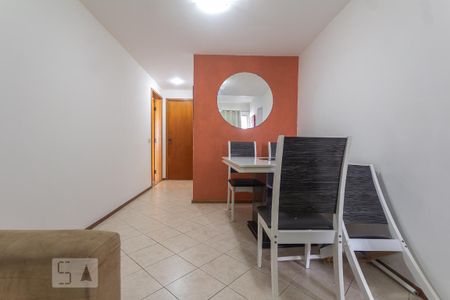 Sala de apartamento para alugar com 2 quartos, 65m² em Barra da Tijuca, Rio de Janeiro