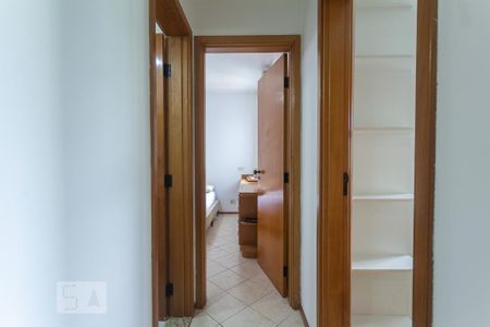 Corredor de apartamento para alugar com 2 quartos, 65m² em Barra da Tijuca, Rio de Janeiro