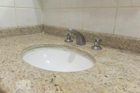 Apartamento para alugar com 65m², 2 quartos e 1 vaga Apartamento para alugar com 65m², 2 quartos e 1 vagaBanheiro