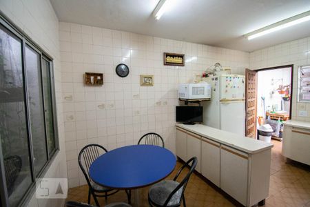 Casa à venda com 330m², 4 quartos e 8 vagasCozinha