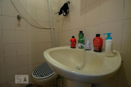 Casa à venda com 330m², 4 quartos e 8 vagasBanheiro da Suíte 2