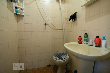 Casa à venda com 330m², 4 quartos e 8 vagasBanheiro da Suíte 2